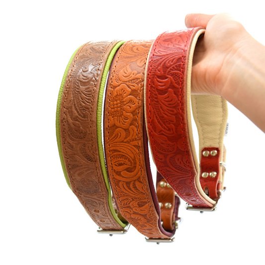 BLOOM Windhundhalsband aus Blankleder mit floraler Prägung