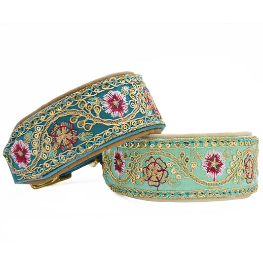 SARI FLORA Windhundhalsband aus Fettleder mit floraler Sari Borte