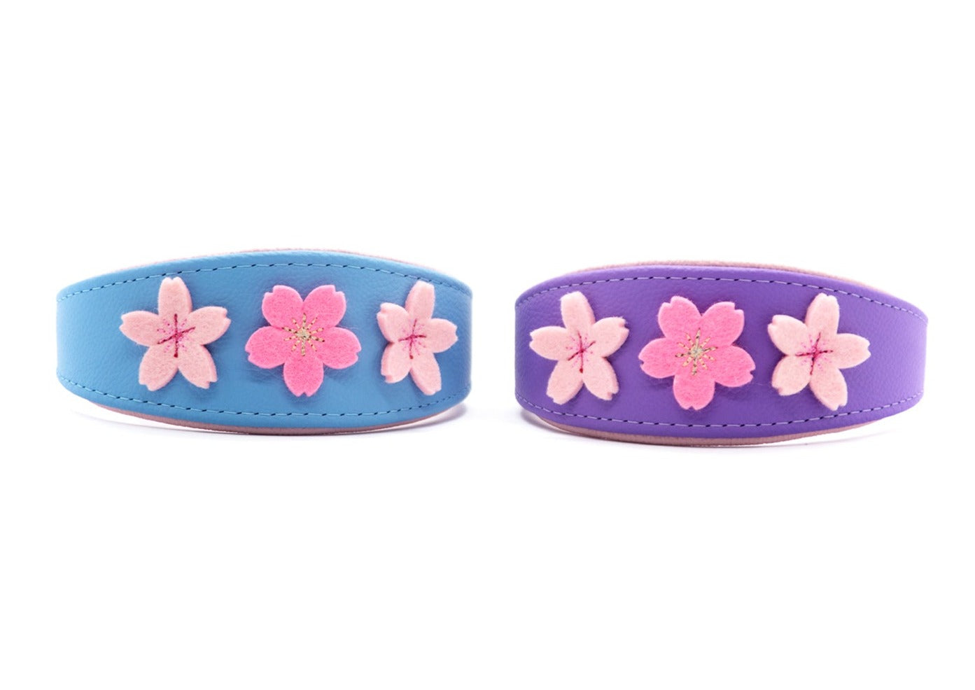 Nikala Design bietet Blumen Blüten SAKURA Windhundhalsbänder in den Farben Hellblau und Lila aus Leder an.